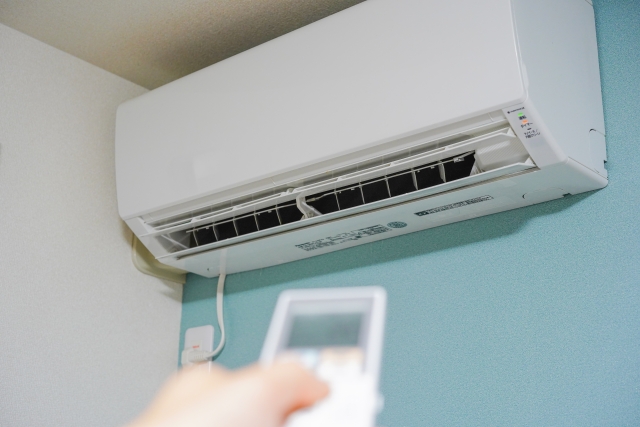 夏場の暑さ対策！冷房の効率を上げる方法や暑さ対策グッズを紹介
