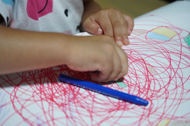 子供がつけてしまった家の中の落書きを上手に消す方法と対策方法