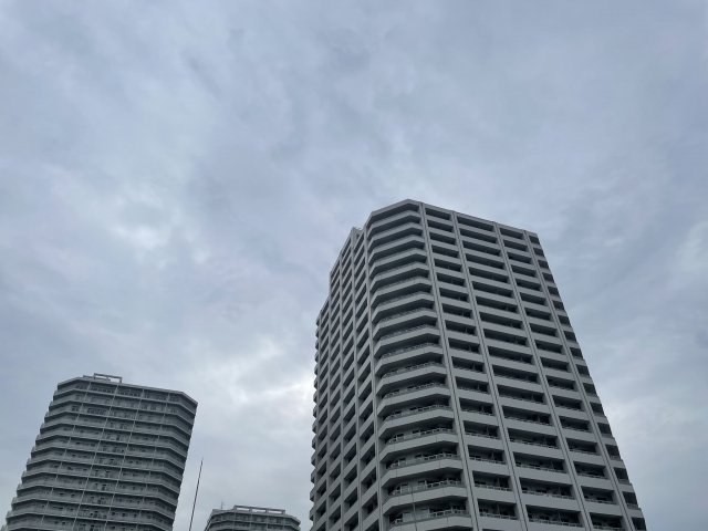タワーマンションは地震に弱い？タワマンの耐震性や地震対策を解説